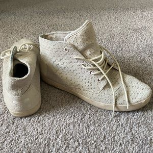 Toms sneakers